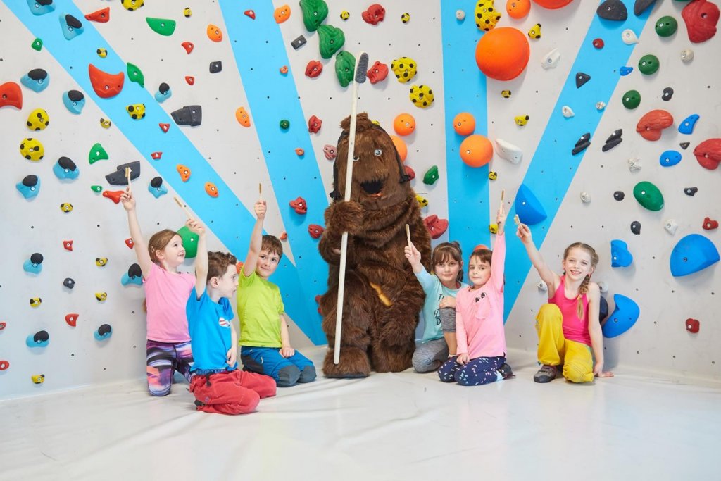 Bouldern und Klettern für Kinder mit Yaffi in der Kinderwelt der Boulderwelt Dortmund