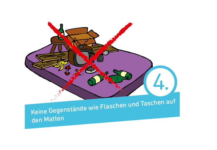 Bitte lasst keine Gegenstände wie Flaschen und Taschen auf den Matten.